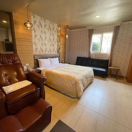 Treasure Island Motel - Renwu Гаосюн Екстер'єр фото